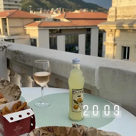 Les Terrasses, Charme Et Authenticite En Hyper Centre De Toulon, Ideal Pour Un Sejour Romantique Ou Escapade Urbaine Apartmán *