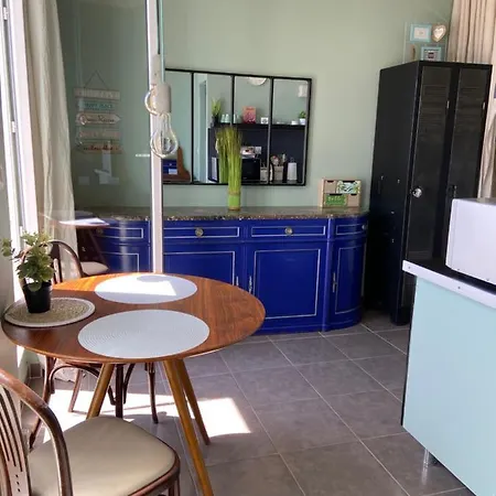 Les Terrasses, Charme Et Authenticite En Hyper Centre De Toulon, Ideal Pour Un Sejour Romantique Ou Escapade Urbaine *