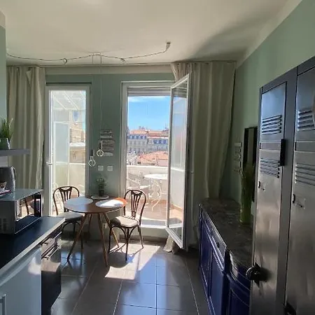 Les Terrasses, Charme Et Authenticite En Hyper Centre De Toulon, Ideal Pour Un Sejour Romantique Ou Escapade Urbaine