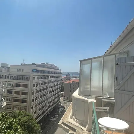 Апартаменты Les Terrasses, Charme Et Authenticite En Hyper Centre De Toulon, Ideal Pour Un Sejour Romantique Ou Escapade Urbaine