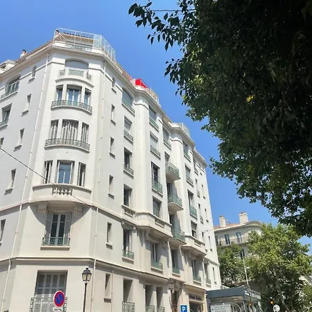 Les Terrasses, Charme Et Authenticite En Hyper Centre De Toulon, Ideal Pour Un Sejour Romantique Ou Escapade Urbaine *