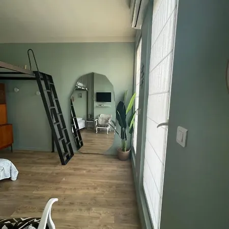 Les Terrasses, Charme Et Authenticite En Hyper Centre De Toulon, Ideal Pour Un Sejour Romantique Ou Escapade Urbaine Apartmán Toulon