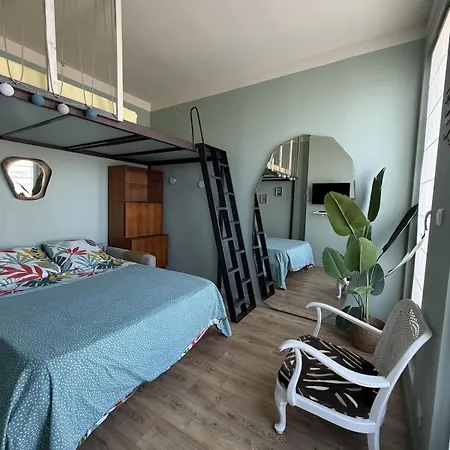 Les Terrasses: Romantic Charm In Apartment *