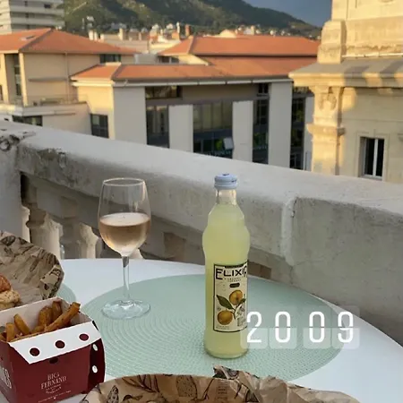 Апартаменты Les Terrasses, Charme Et Authenticite En Hyper Centre De Toulon, Ideal Pour Un Sejour Romantique Ou Escapade Urbaine