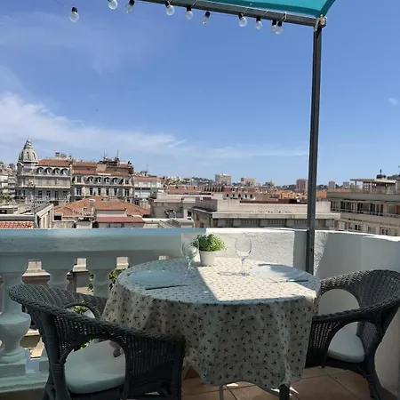 Les Terrasses, Charme Et Authenticite En Hyper Centre De Toulon, Ideal Pour Un Sejour Romantique Ou Escapade Urbaine *