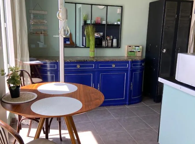 Les Terrasses, Charme Et Authenticité En Hyper Centre De Toulon, Idéal Pour Un Romantique Ou Escapade Urbaine *
