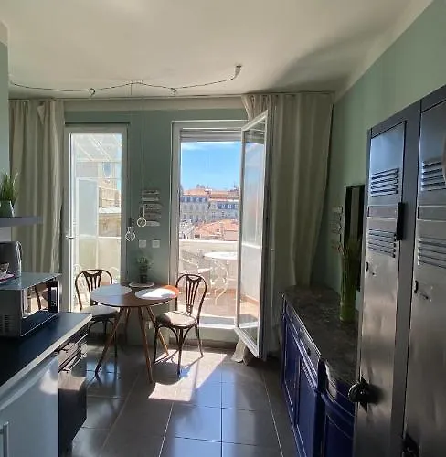 Les Terrasses, Charme Et Authenticité En Hyper Centre De Toulon, Idéal Pour Un Romantique Ou Escapade Urbaine