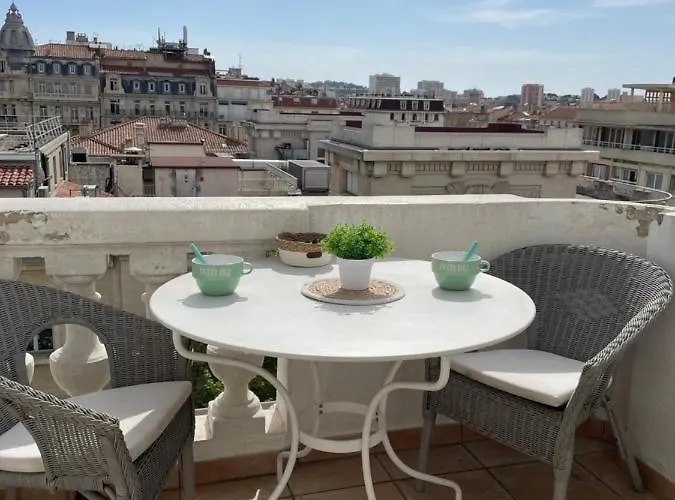 Les Terrasses, Charme Et Authenticité En Hyper Centre De Toulon, Idéal Pour Un Romantique Ou Escapade Urbaine